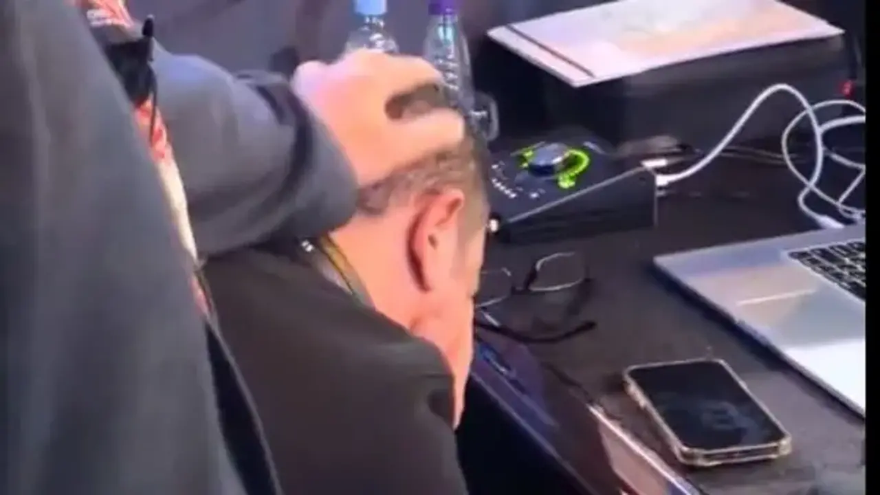 لحظة إنسانية.. انهيار مهندس صوت بالبكاء في حفل راشد الماجد يثير تفاعلاً واسعاً